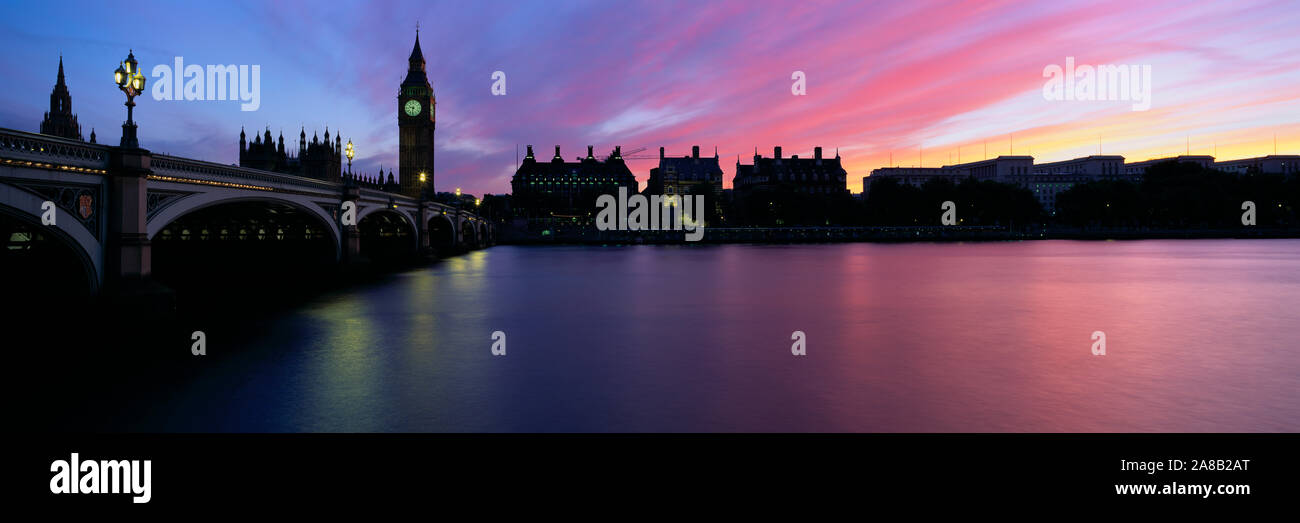 Pont sur une rivière, le pont de Westminster, Londres, Angleterre, Royaume-Uni Banque D'Images