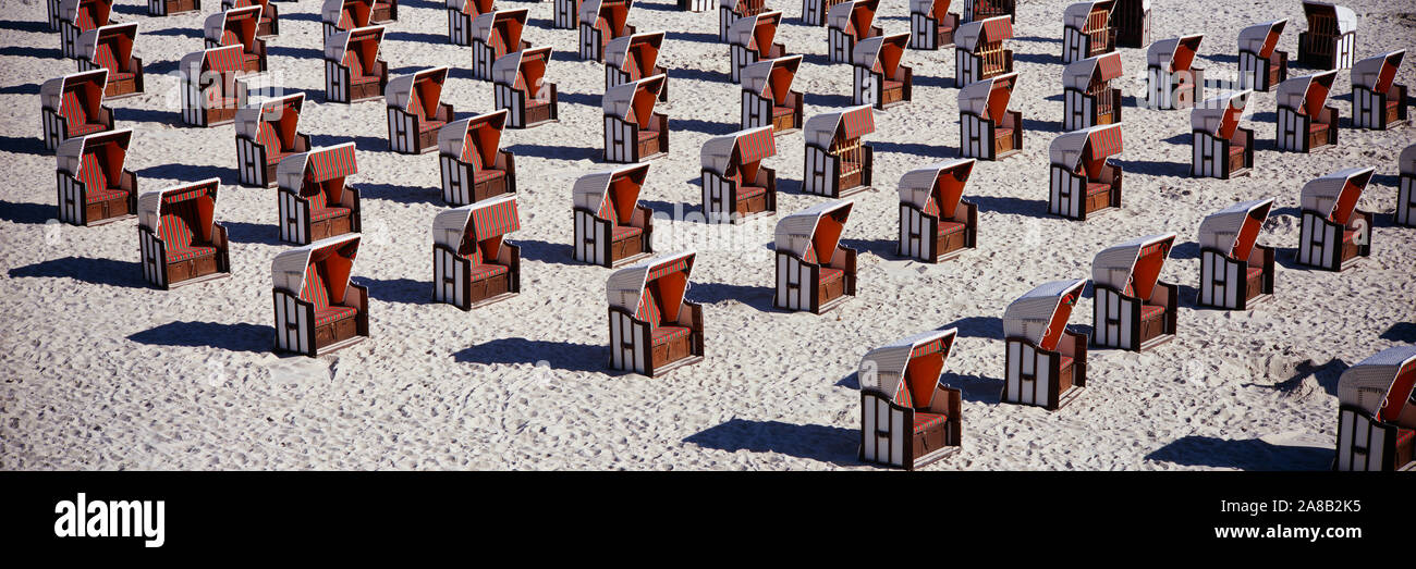Plage de paniers sur la plage, Sellin, l'île de Rügen, Allemagne Banque D'Images