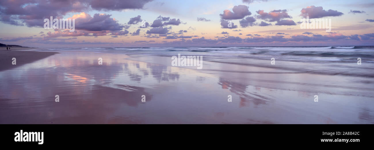 Nuages sur la mer, Surfers Paradise, Queensland, Australie Banque D'Images