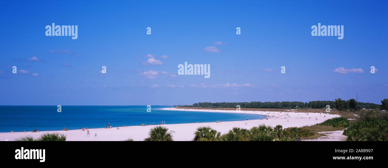 Les touristes sur la plage, Fort De Soto Park, Tierra Verde, Golfe du Mexique, la Floride, USA Banque D'Images