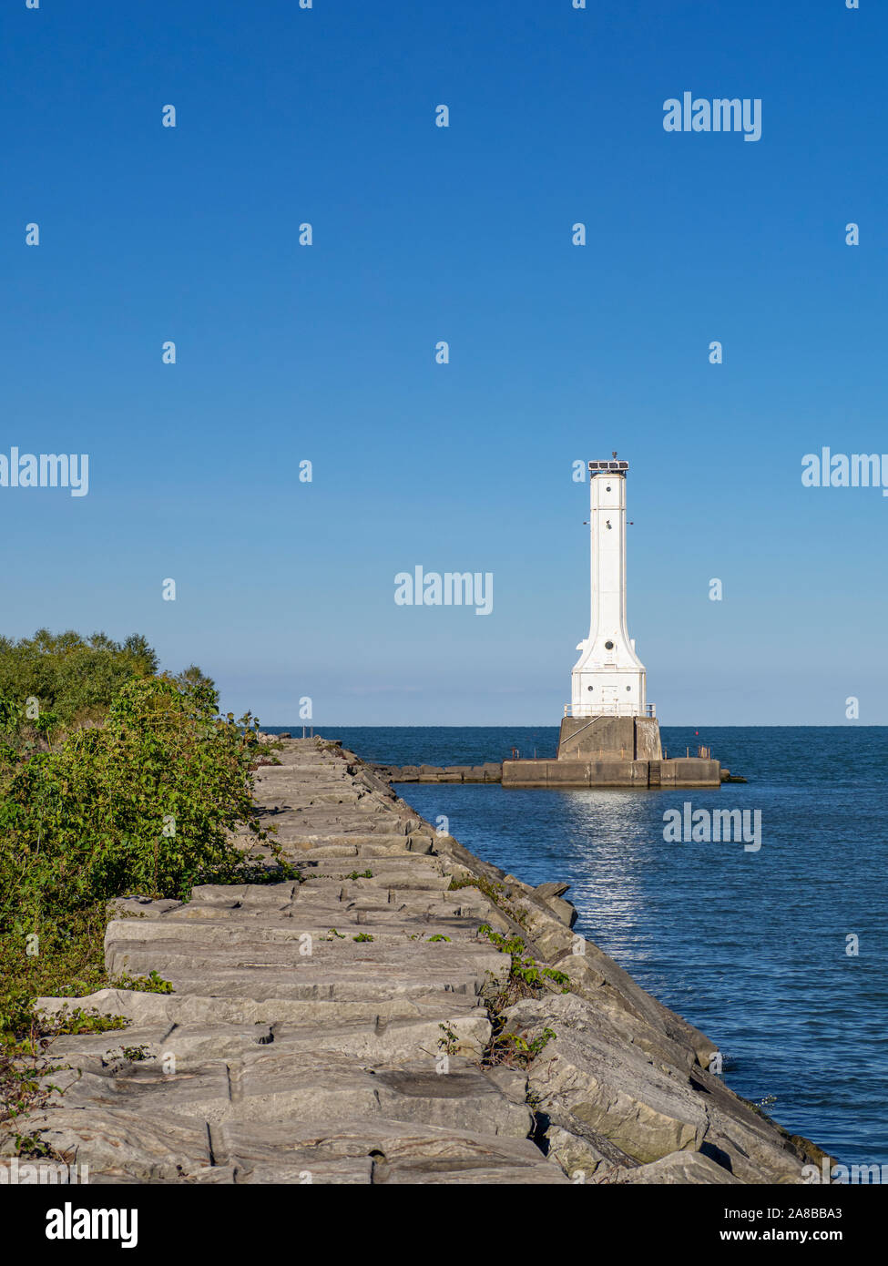 Le phare de Port Huron sur le lac Érié, l'un des Grands Lacs, à l'embouchure de la rivière Huron à Huron, Ohio, septembre 2018. Construit en 1939, le Banque D'Images