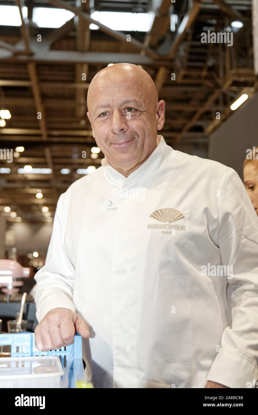 Paris, France. Nov 2, 2019. Thierry Marx participe à la 25e anniversaire du Salon du Chocolat le 2 novembre 2019 à Paris, France. Banque D'Images