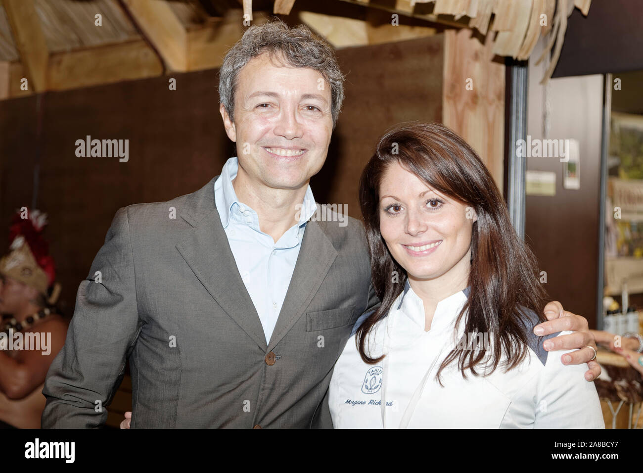 Paris, France. Nov 2, 2019. Morgane Richard, Chef de chocolat et un invité assister à la 25e anniversaire du Salon du Chocolat le 2 novembre 2019 Banque D'Images