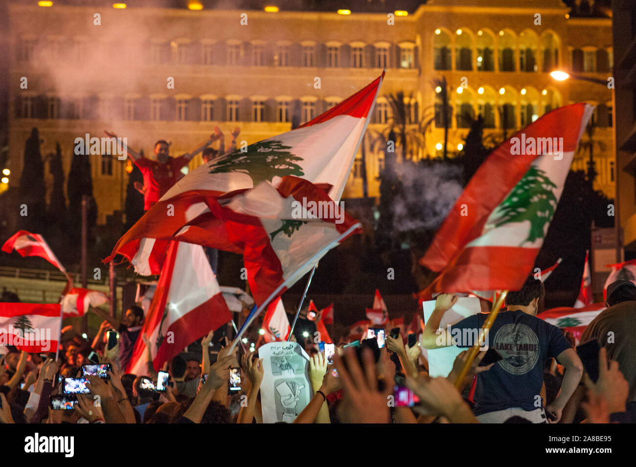 Le centre de Beyrouth était au point mort depuis près d'une semaine après ce qui a commencé comme les protestations contre l'impôt WhatsApp. Banque D'Images