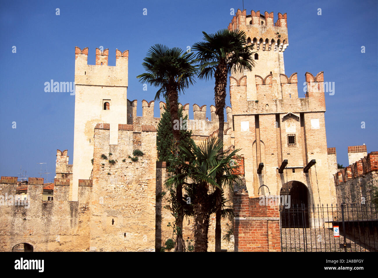 Château Scaliger, Sirmione, Province de Brescia, Lombardie, Italie Banque D'Images