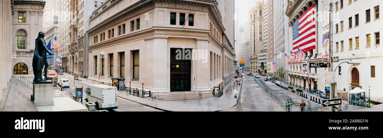 Vue sur la rue, Wall Street, New York City, New York, USA Banque D'Images