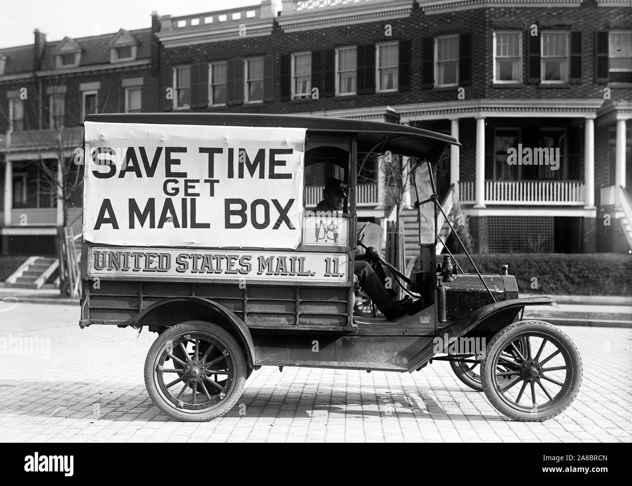 Début des années 1900 United States Post office mail truck Banque D'Images