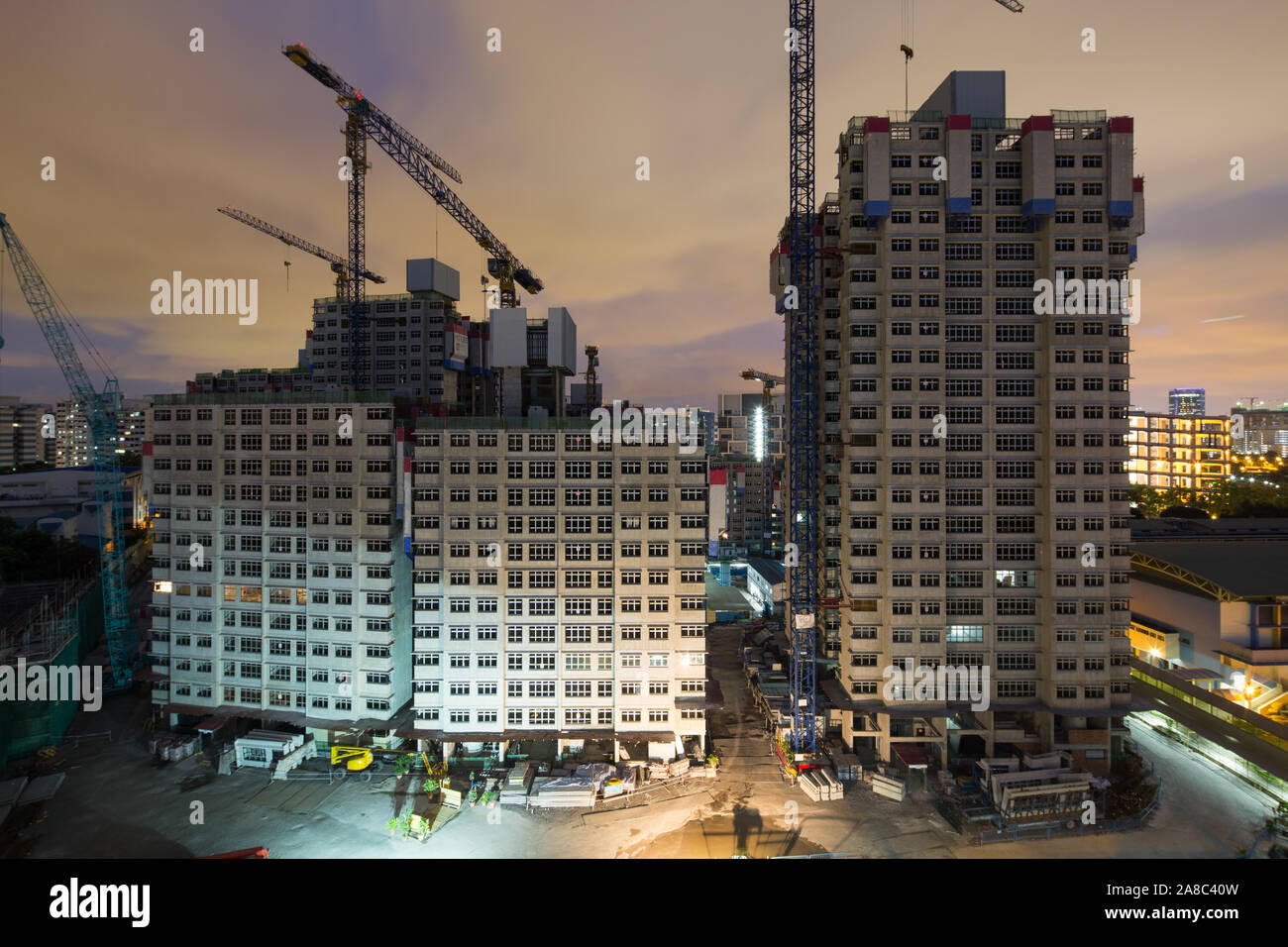 Vue de la nuit de logement inachevé, en cours de construction à Singapour Banque D'Images