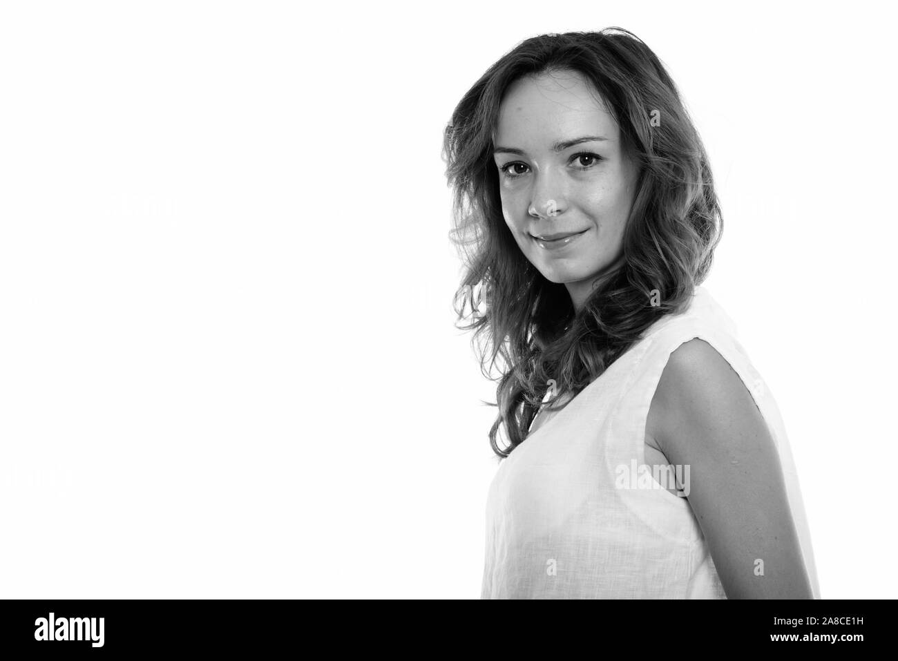 Voir le profil de young Beautiful woman looking at camera Banque D'Images Voir le profil de young Beautiful woman looking at camera Banque D'Images