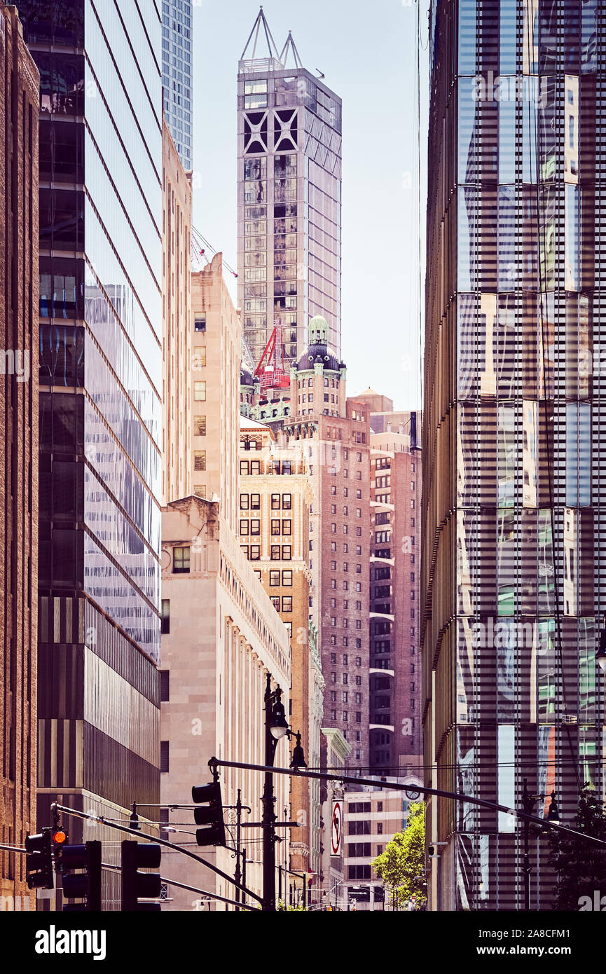 Les tons de couleur photo de New York City architecture variée au coucher du soleil, aux États-Unis. Banque D'Images