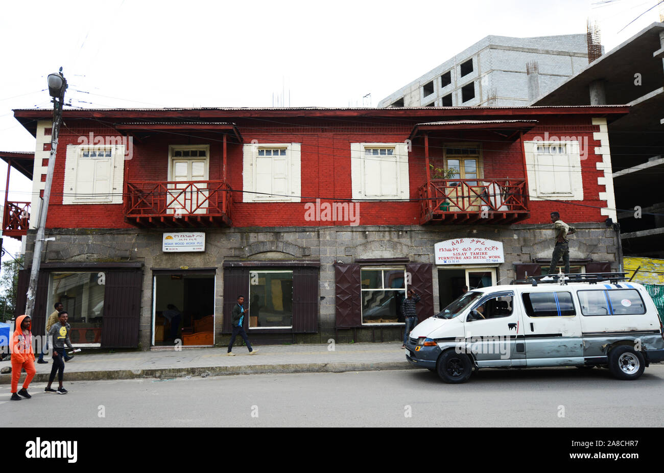 Beaux bâtiments anciens dans le quartier Piazza à Addis-Abeba. Banque D'Images