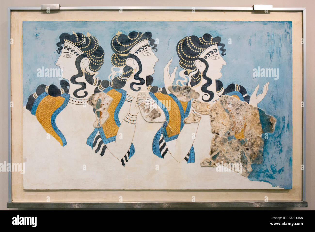 Héraklion, Crète, Grèce. Les Dames en bleu fresco sur l'affichage dans le musée archéologique d'Héraklion. Banque D'Images