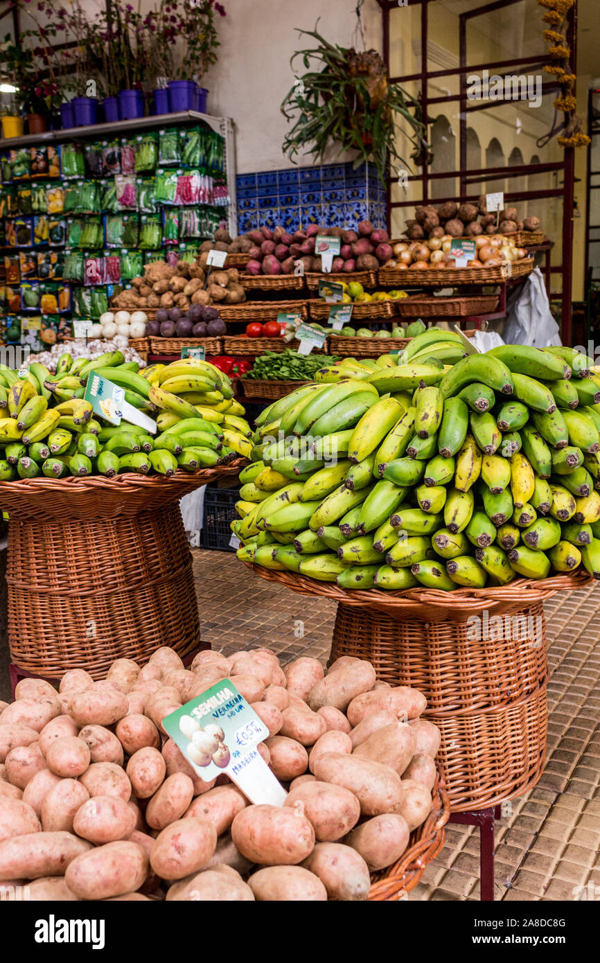 Fruits et légumes sur le marché local à Funchal, Madeira, Portugal Banque D'Images