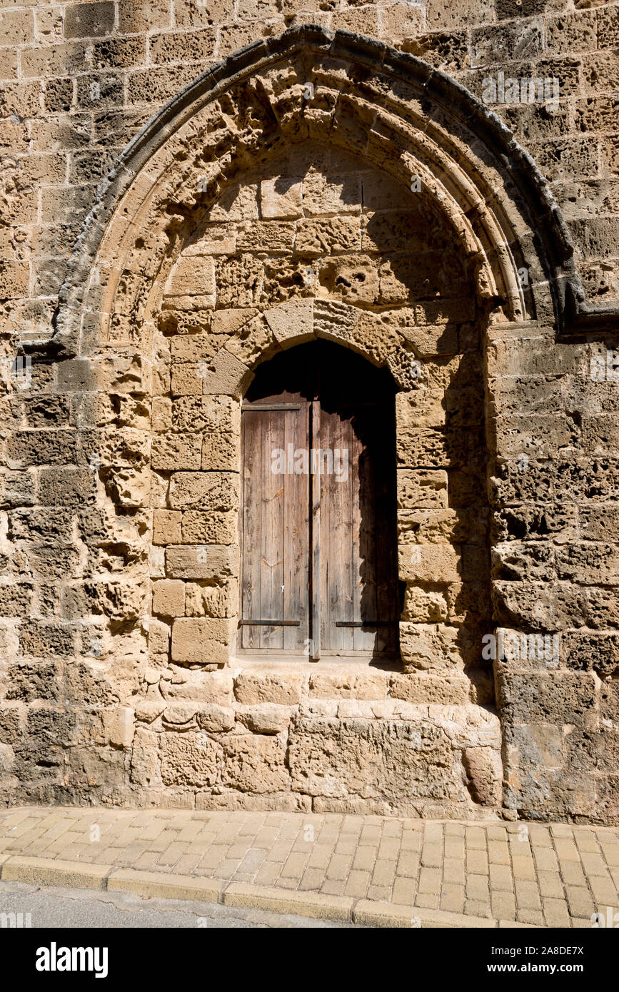 Porte à l'un des sites historiques dans la région de Famagouste, Chypre du Nord Banque D'Images