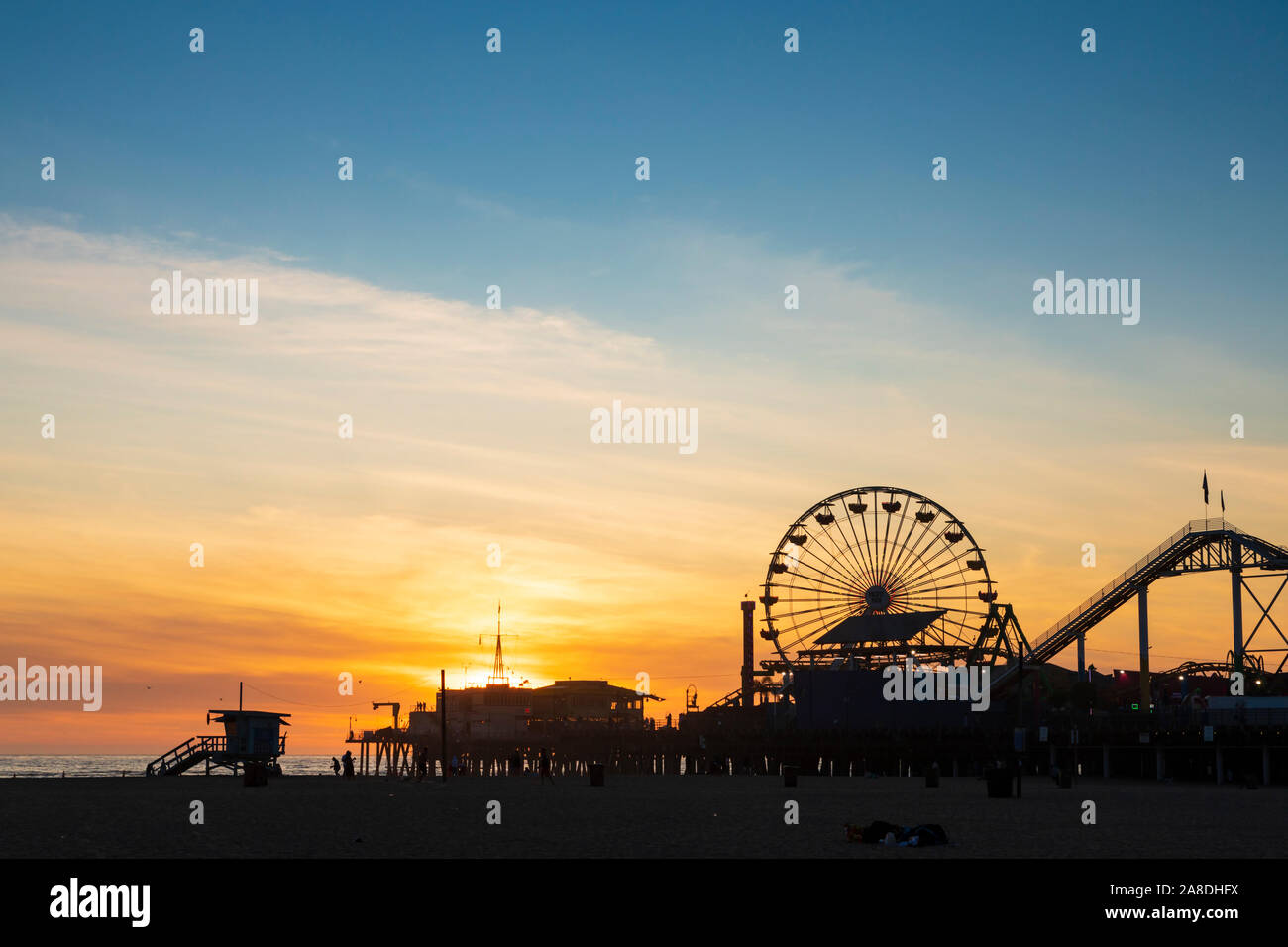 Coucher de soleil sur Santa Monica Pier et amusements. , Los Angeles County, Californie, États-Unis d'Amérique Banque D'Images