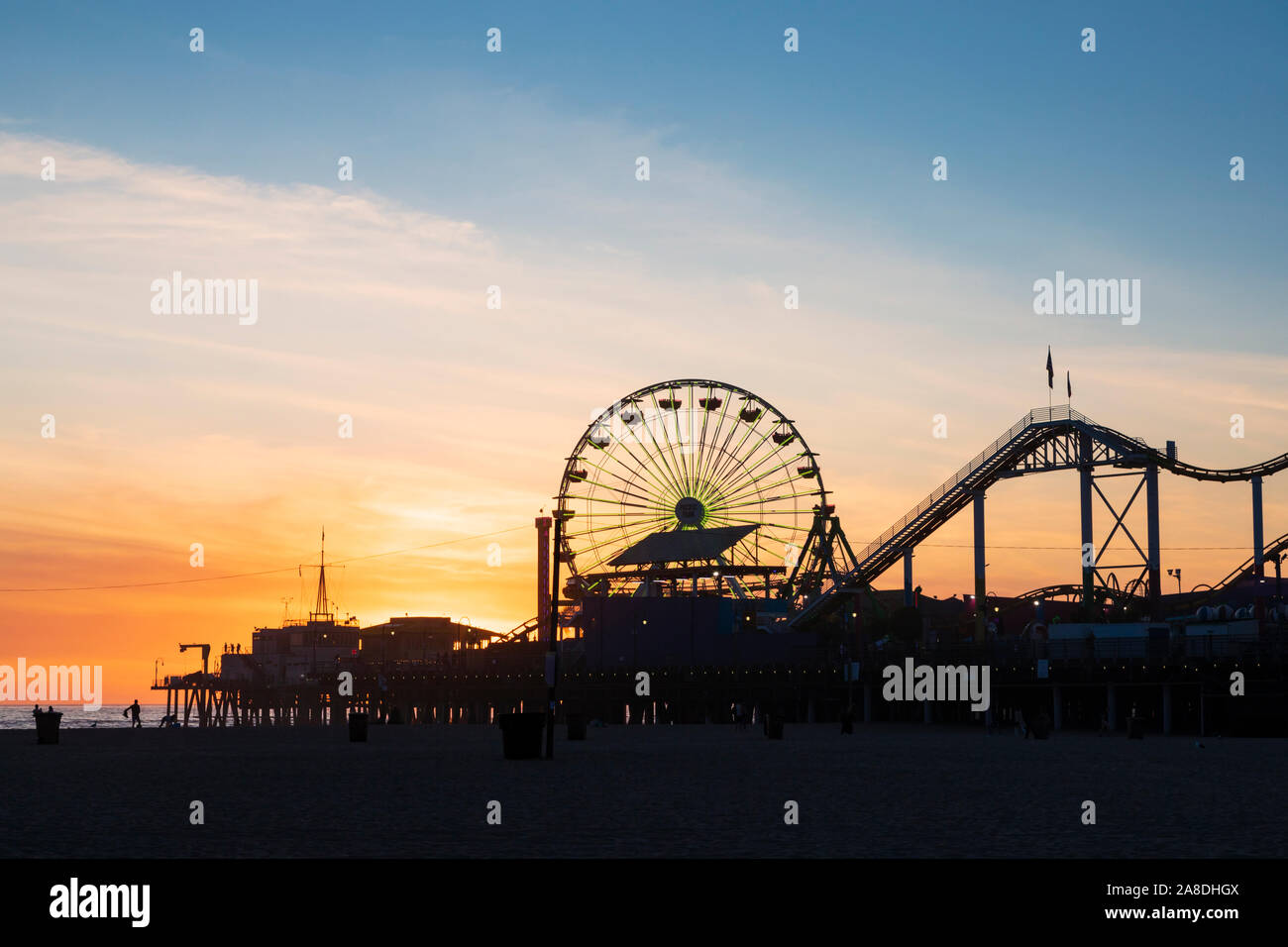 Coucher de soleil sur Santa Monica Pier et amusements. , Los Angeles County, Californie, États-Unis d'Amérique Banque D'Images