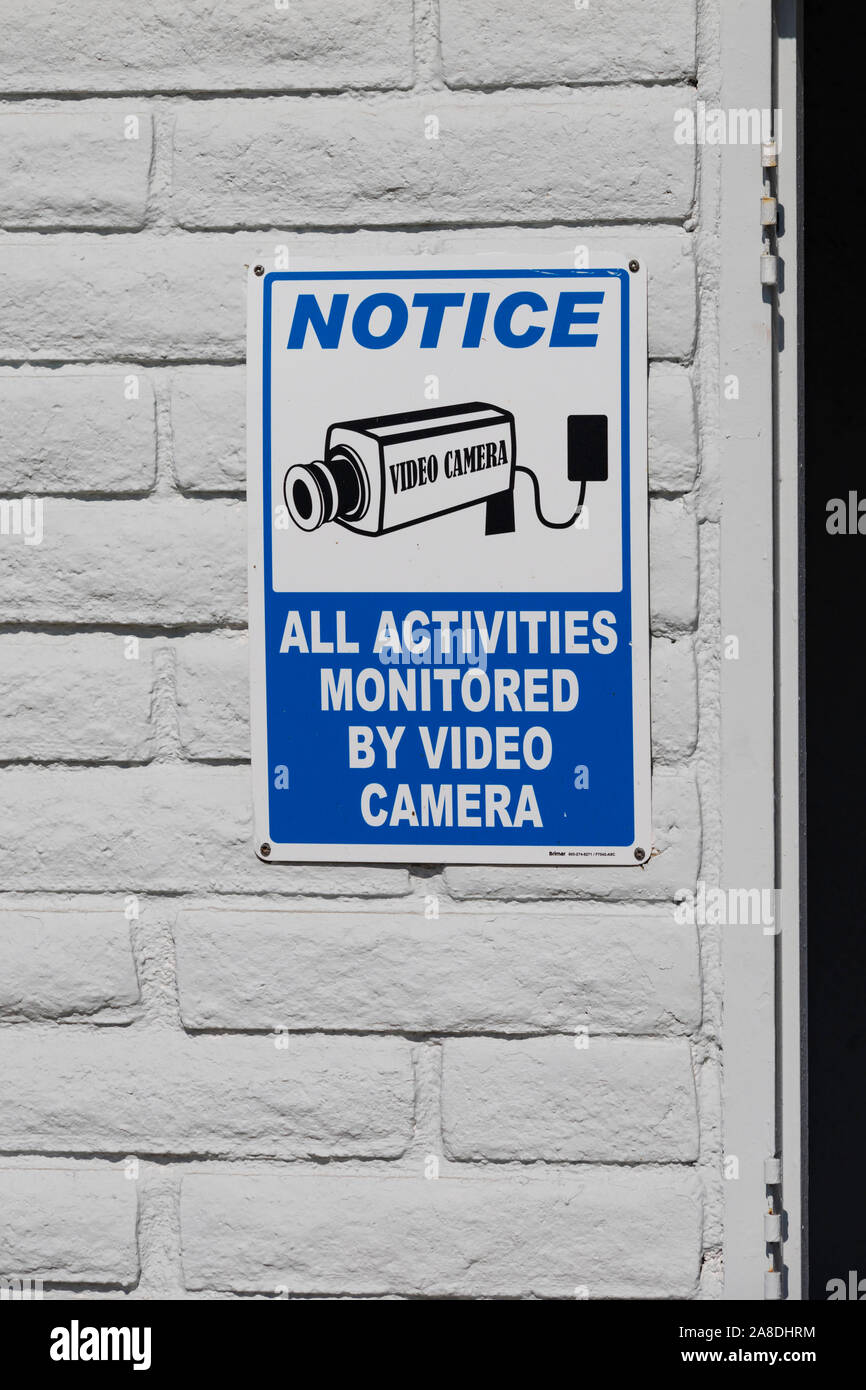Panneau d'avertissement que la surveillance vidéo est en cours. Santa Monica, Los Angeles County, Californie, États-Unis d'Amérique Banque D'Images