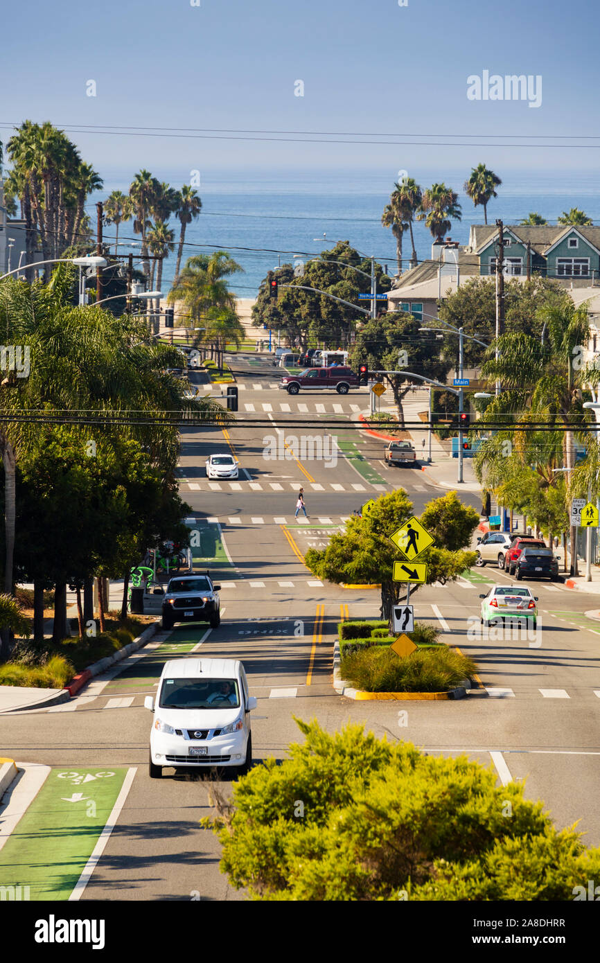 Ocean Park Boulevard en direction de la plage, Santa Monica, Los Angeles County, Californie, États-Unis d'Amérique Banque D'Images