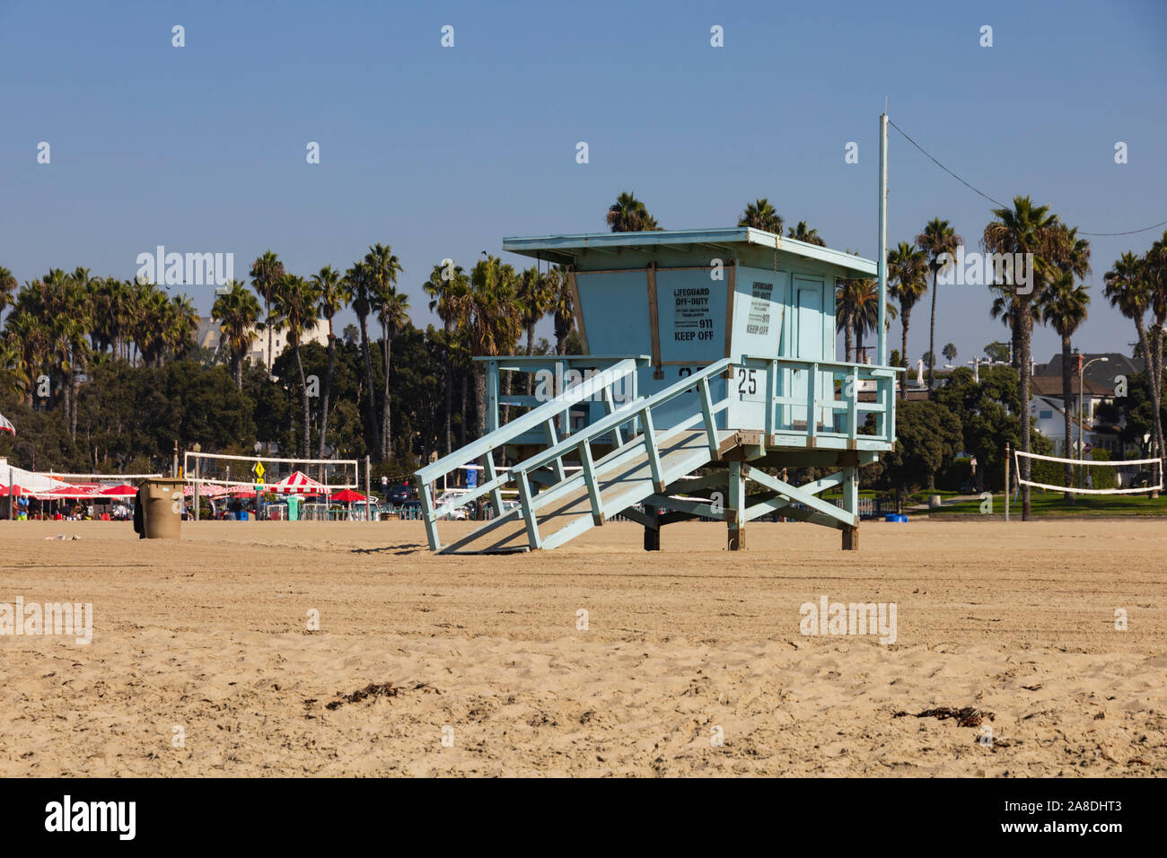 Tour de sauveteur et gens, Santa Monica, Los Angeles County, Californie, États-Unis d'Amérique Banque D'Images