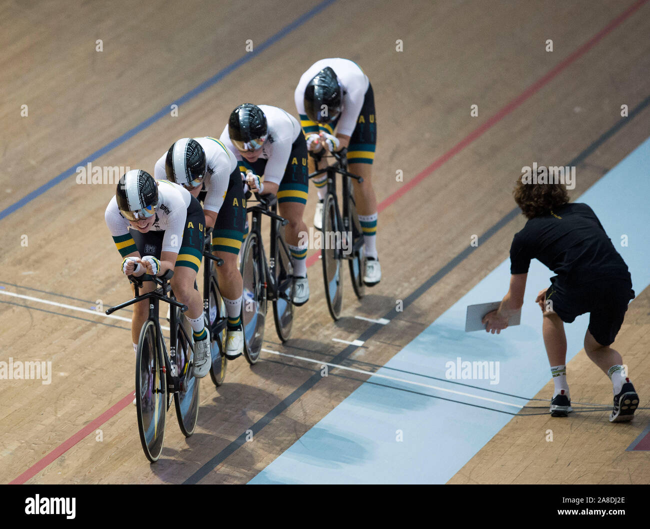 L'équipe australienne en compétition dans la poursuite féminine au premier tour au cours de la première journée de la Coupe du Monde de Cyclisme sur Piste UCI au vélodrome Sir Chris Hoy, Glasgow. Banque D'Images