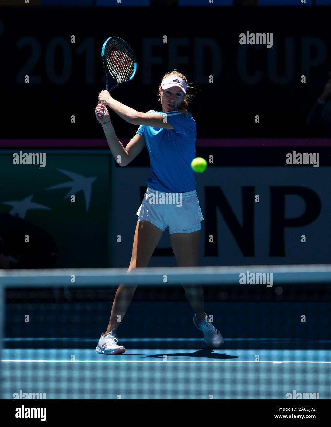 Perth, Australie occidentale. 8 novembre 2019 RAC ; Arena, Perth, Australie occidentale, Australie ; Fed Cup par BNP Paribas Tennis finale, l'Australie et la France, jour de pratique ; Kristina Mladenivic de France joue un coup de revers au cours de la pratique - usage éditorial : Action Crédit Plus Sport Images/Alamy Live News Banque D'Images