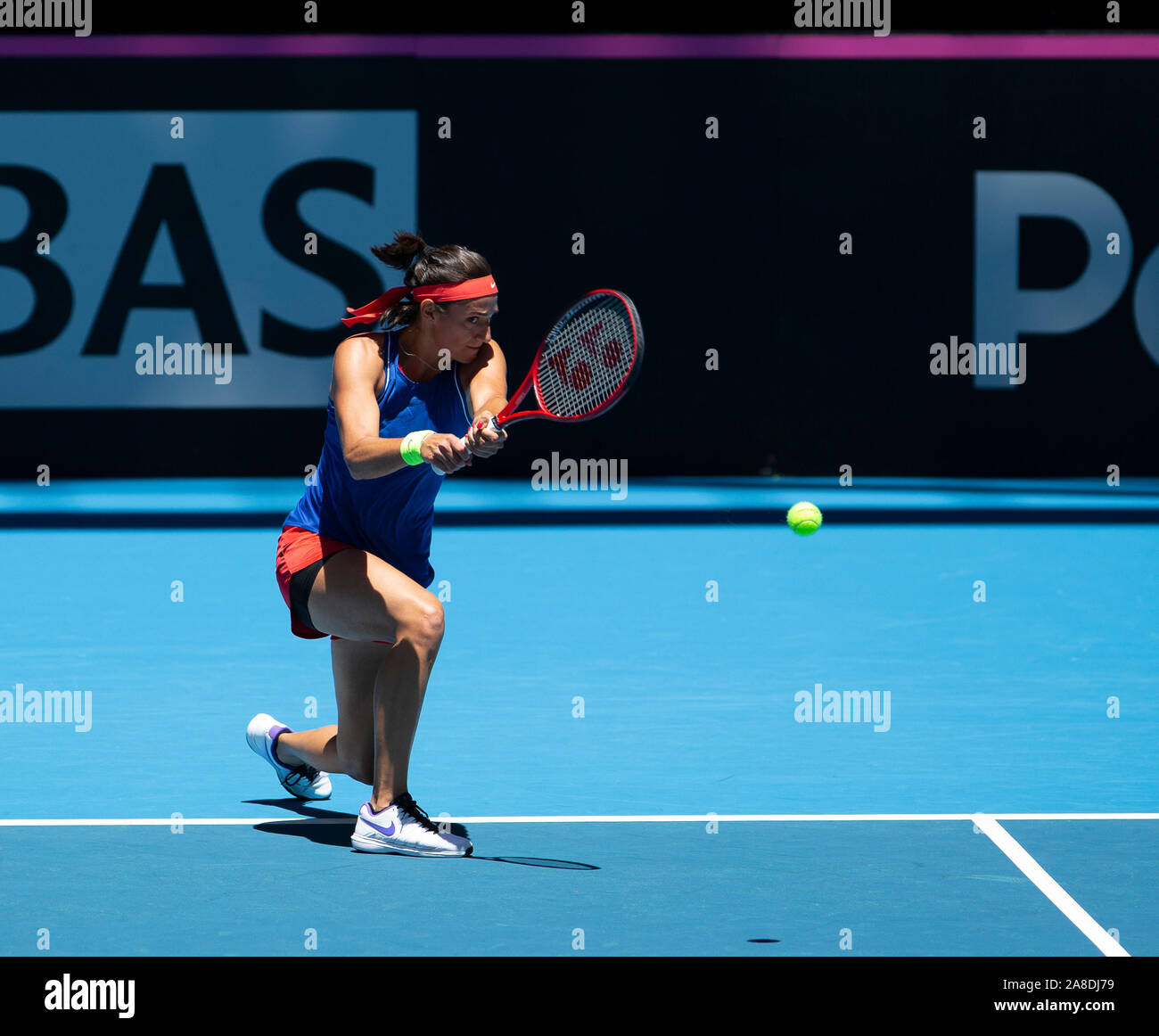 Perth, Australie occidentale. 8 novembre 2019 RAC ; Arena, Perth, Australie occidentale, Australie ; Fed Cup par BNP Paribas Tennis finale, l'Australie et la France, jour de pratique ; Caroline Garcia de la France joue un coup de revers au cours de la pratique - usage éditorial : Action Crédit Plus Sport Images/Alamy Live News Banque D'Images