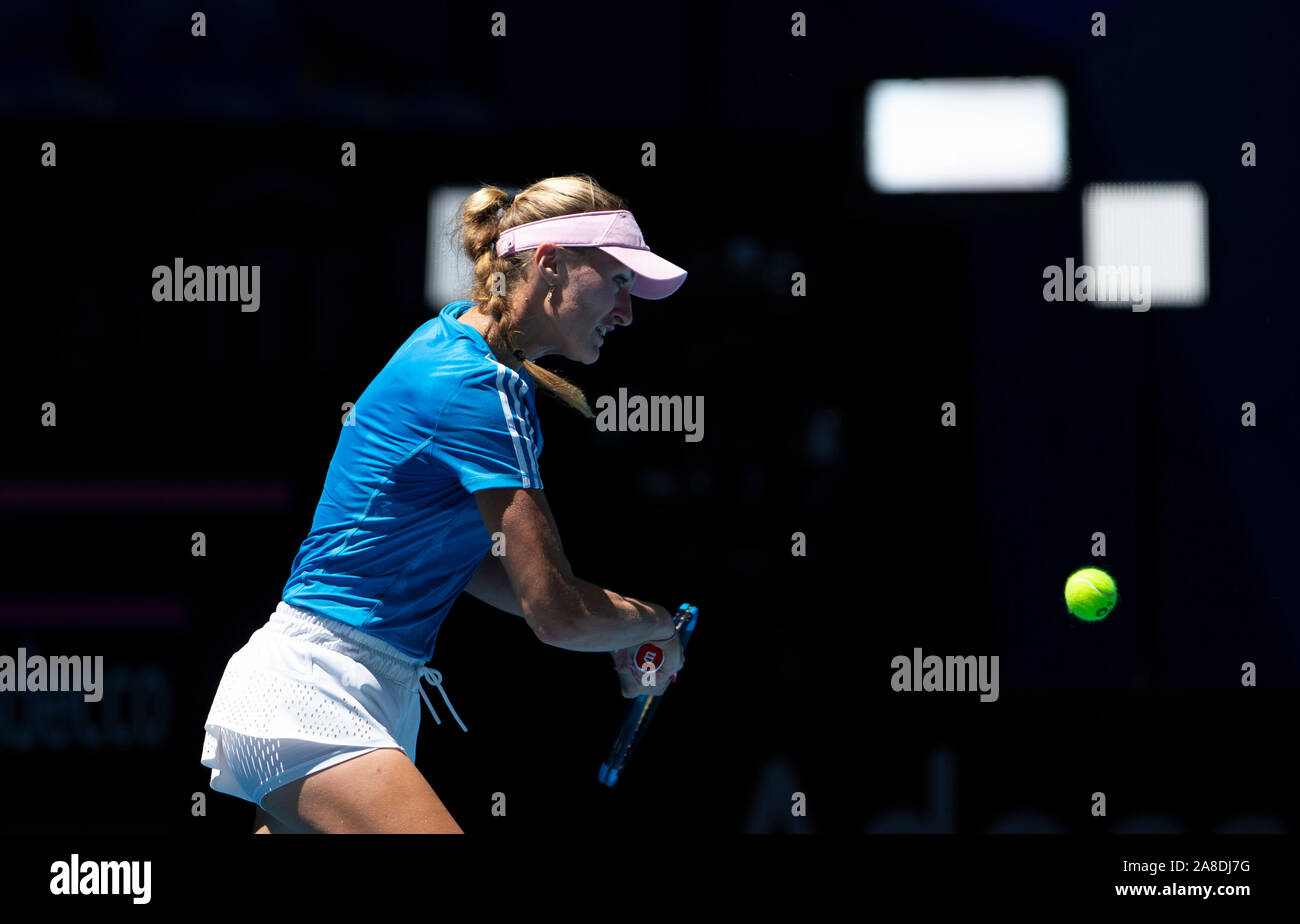 Perth, Australie occidentale. 8 novembre 2019 RAC ; Arena, Perth, Australie occidentale, Australie ; Fed Cup par BNP Paribas Tennis finale, l'Australie et la France, jour de pratique ; Kristina Mladenivic de France joue un coup de revers au cours de la pratique - usage éditorial : Action Crédit Plus Sport Images/Alamy Live News Banque D'Images
