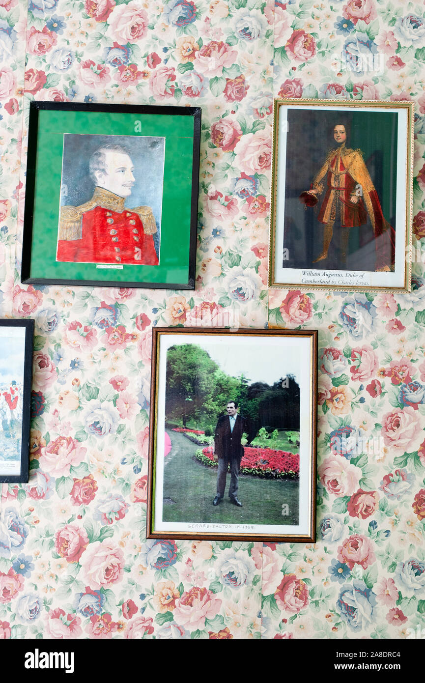 Gerard 'Gerry' Dalton's Magical Kingdom et jardin à son domicile dans le logement social sur le Grand Union canal à Westbourne Grove, London Banque D'Images