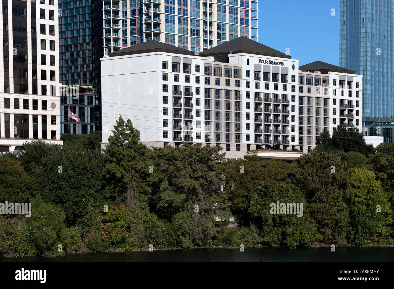 Le Four Seasons Hotel surplombant le lac Lady Bird, Austin, Texas, USA Banque D'Images