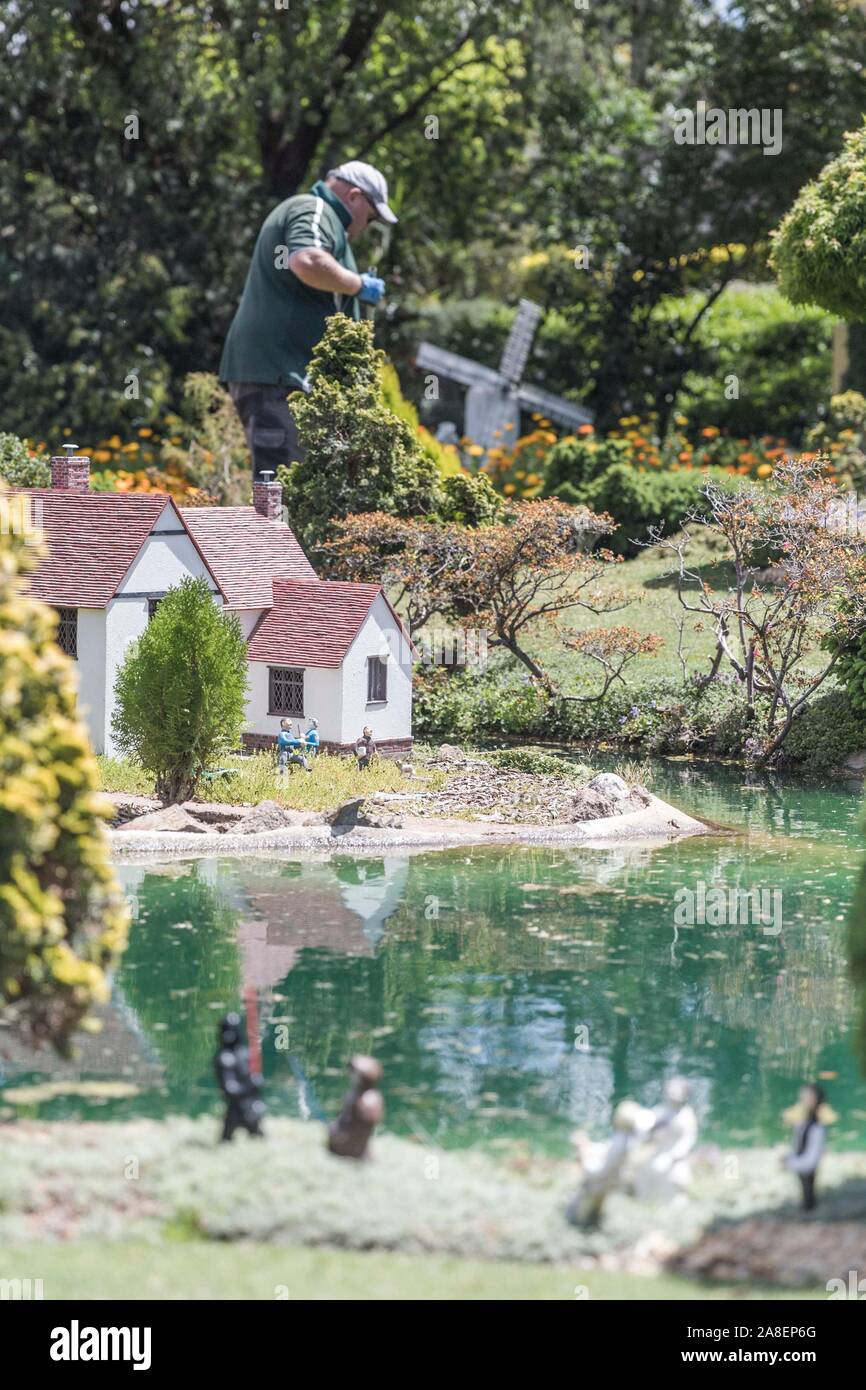 Canberra, Wars' à Cockington Green Gardens à Canberra. 29Th sep 2019. Photo prise le 7 novembre 2019 ofcharacters modèles miniatures présente de la guerre des étoiles, à Cockington Green Gardens à Canberra, Australie. Les jardins ont célébré le 40e anniversaire le 3 novembre 2019. Il dispose de bâtiments miniatures et est une attraction dans la capitale de l'Australie. Credit : Liu Changchang/Xinhua/Alamy Live News Banque D'Images