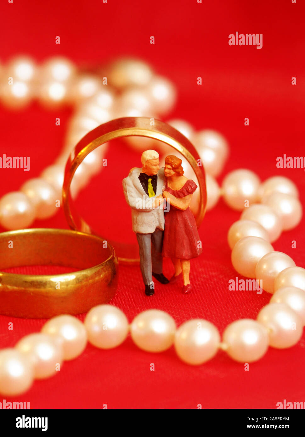 Perlenkette, Trauringe, Hochzeit, Hochzeitspaar Symbolbild Trauung,,, Banque D'Images