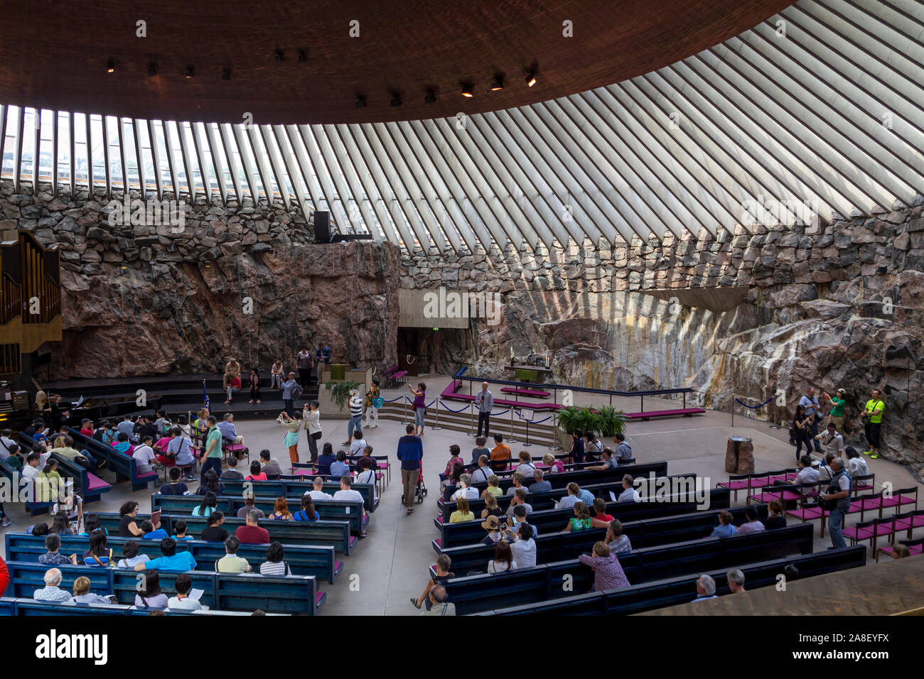 Dans l'église Temppeliaukio Helsinki. Construit directement dans la roche solide, l'église luthérienne il est également connu sous le nom de la roche Banque D'Images