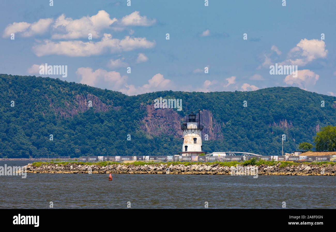 TARRYTOWN, NEW YORK, USA - Sleepy Hollow phare, également connu comme l'Tarrytown Léger, sur la rivière Hudson. Banque D'Images