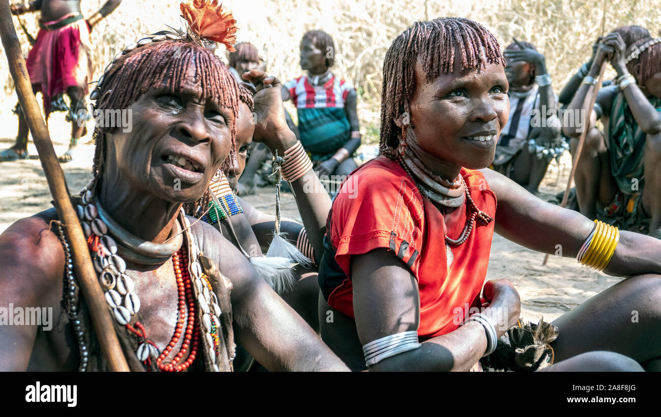 Les femmes de la tribu Hamar près de Turmi Ethiopie Banque D'Images
