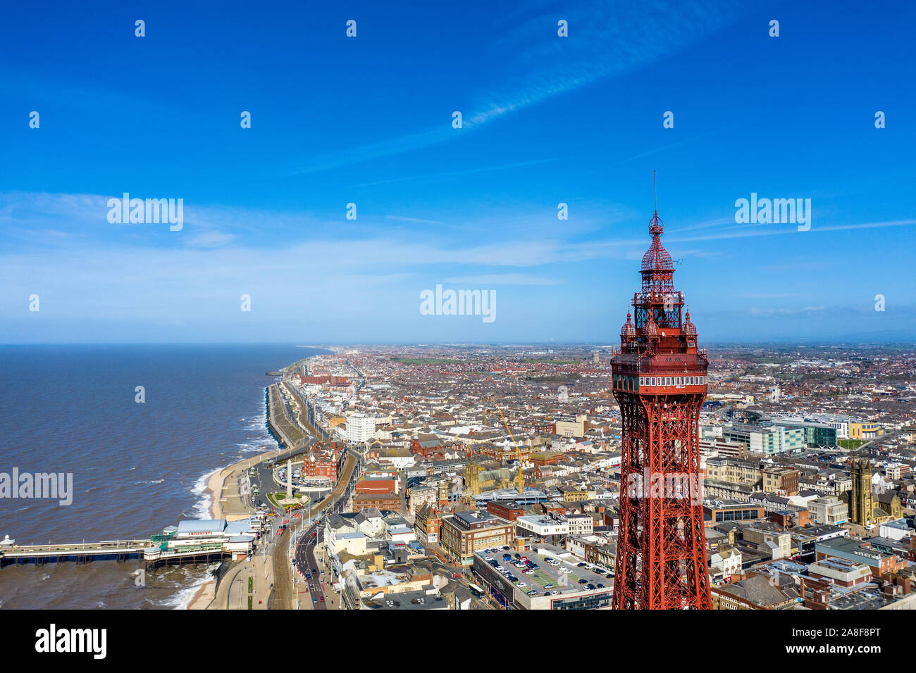 Vues aériennes de la Blackpool Tower dans l'une des stations balnéaires plus grand du Stunnig, paysages de la mer, et lui-même de la ville de Blackpool Banque D'Images
