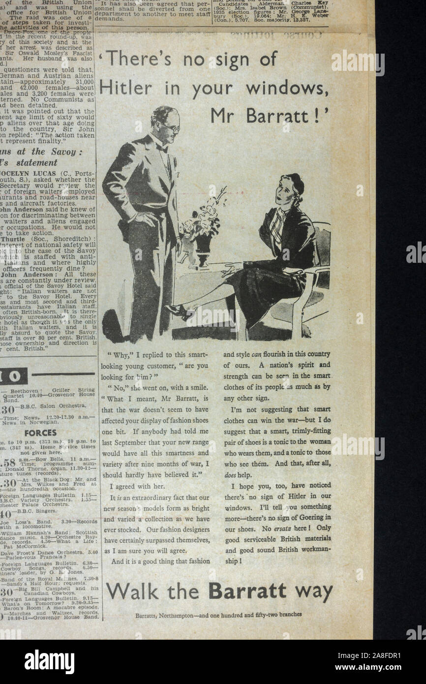 Publicité pour les magasins de chaussures Barratts dans le journal Daily Express (réplique) le 31 mai 1940 lors de l'évacuation de Dunkerque. Banque D'Images