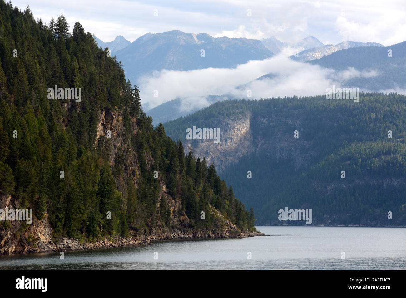 Le lac Kootenay et le Purcell Wilderness Conservancy Parc Provincial, dans les montagnes Purcell, de la région de Kootenay, en Colombie-Britannique, Canada. Banque D'Images
