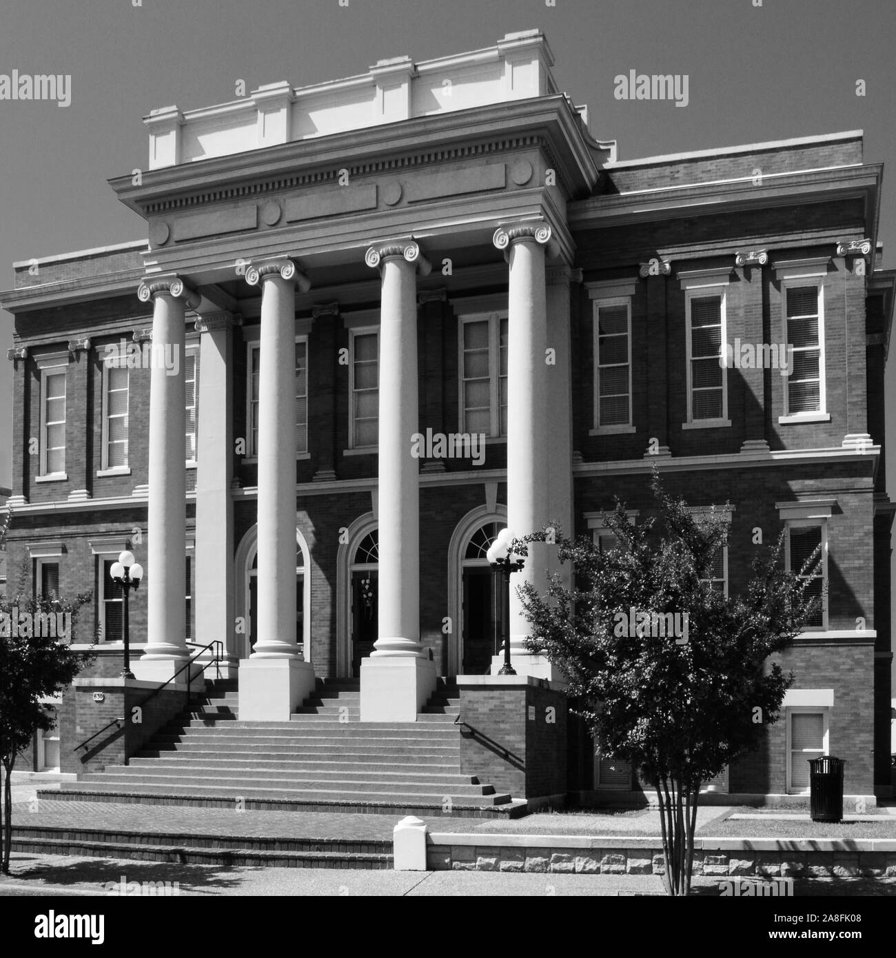 Forrest le tribunal de comté, aux côtés de la Masonic Temple et de la rue Principale église méthodiste dans une petite ville de l'Amérique, Hattiesburg, MS, ETATS UNIS Banque D'Images
