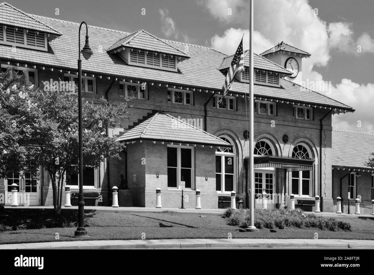 L'Hattiesburg, MS, train depot, construit en 1910 dans le style Renaissance italienne et remis en état et réutilisés partiellement dans les années 2000, Hattiesburg, MS Banque D'Images