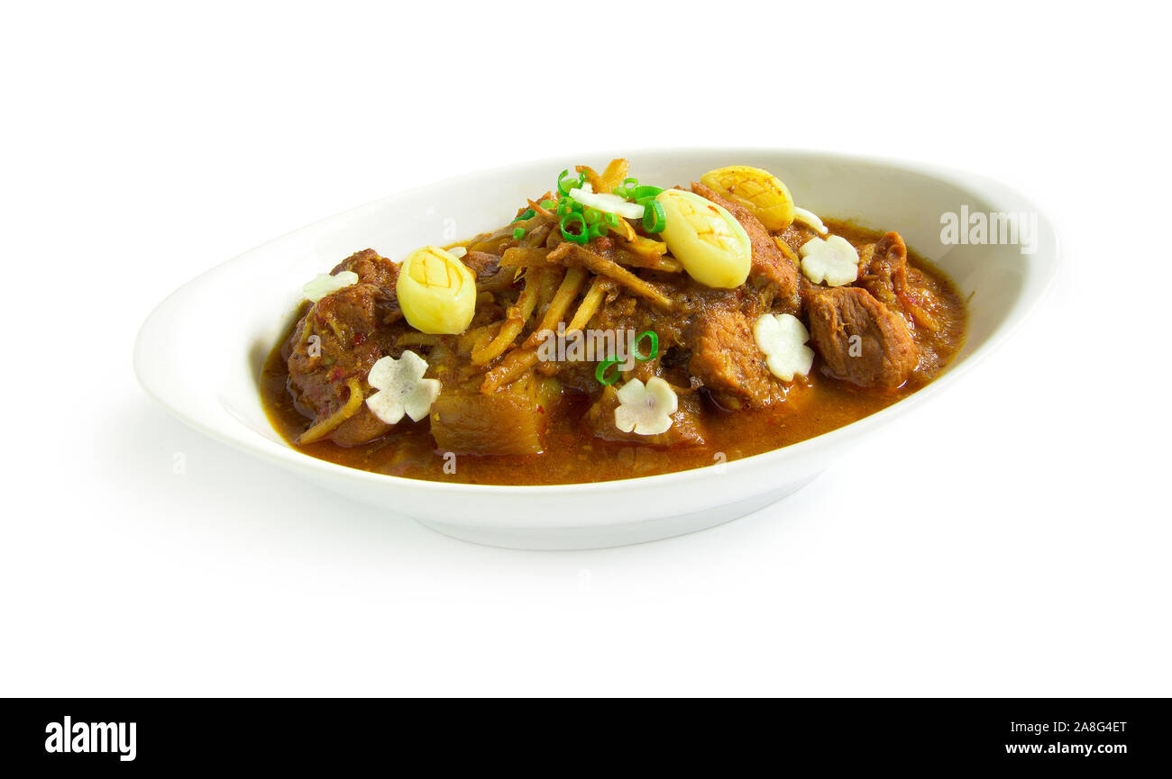 Porc au Curry Soupe sucrée accrocher un style nordique sauce douce au curry laïcs d'origine alimentaire populaire local nord en Thailande vue latérale Banque D'Images