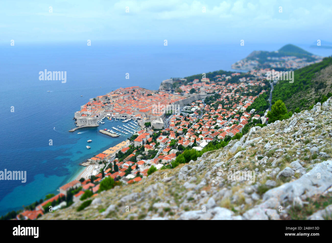 (Antenne) Panoramique vue sur la vieille ville (vieux port) Forteresse Impériale Dubrovnik (Croatie) avec Miniature (Tilt Shift) Effet Banque D'Images