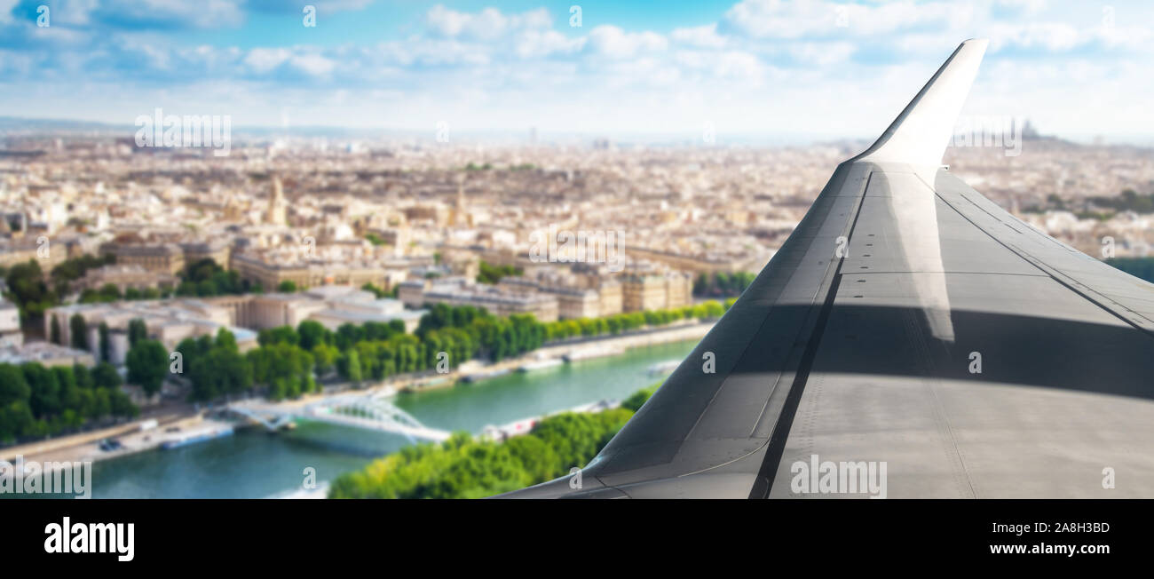 Vue sur la ville à partir de la fenêtre de l'avion Banque D'Images
