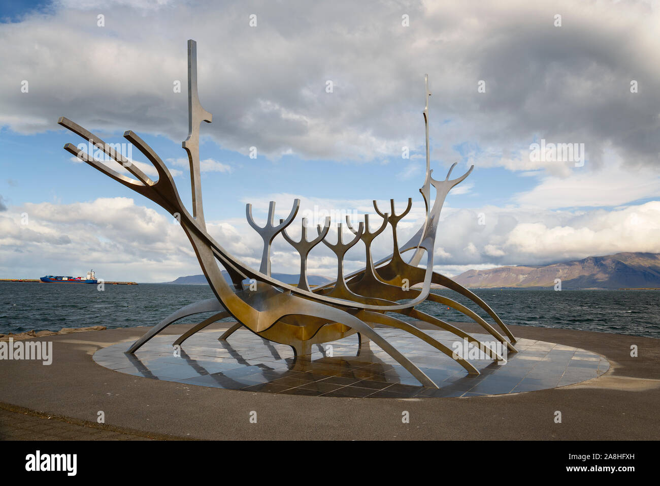 Le soleil Sculpture Voyager à Reykjavik, Islande Banque D'Images