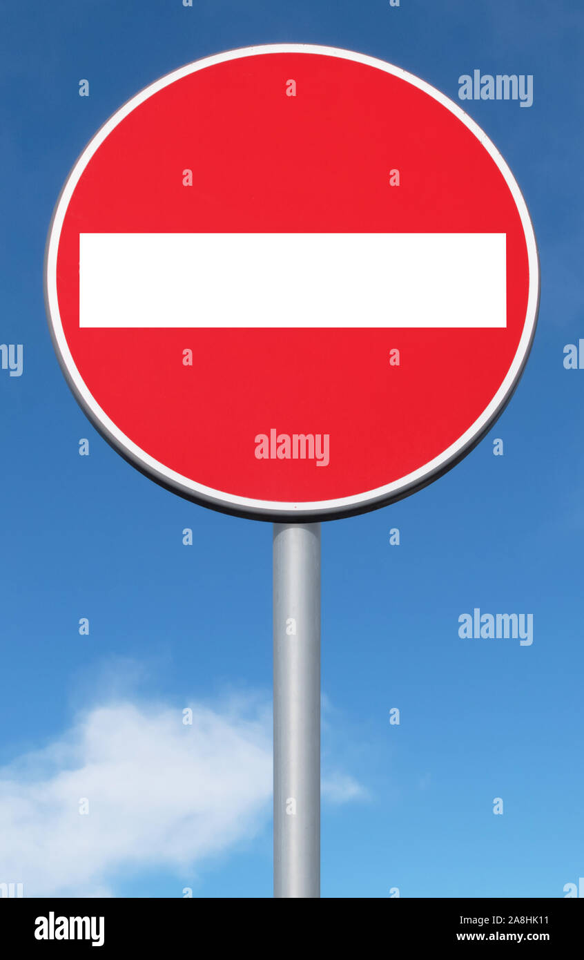 Interdiction des panneaux routiers d'accès contre le blue sky with copy space Banque D'Images