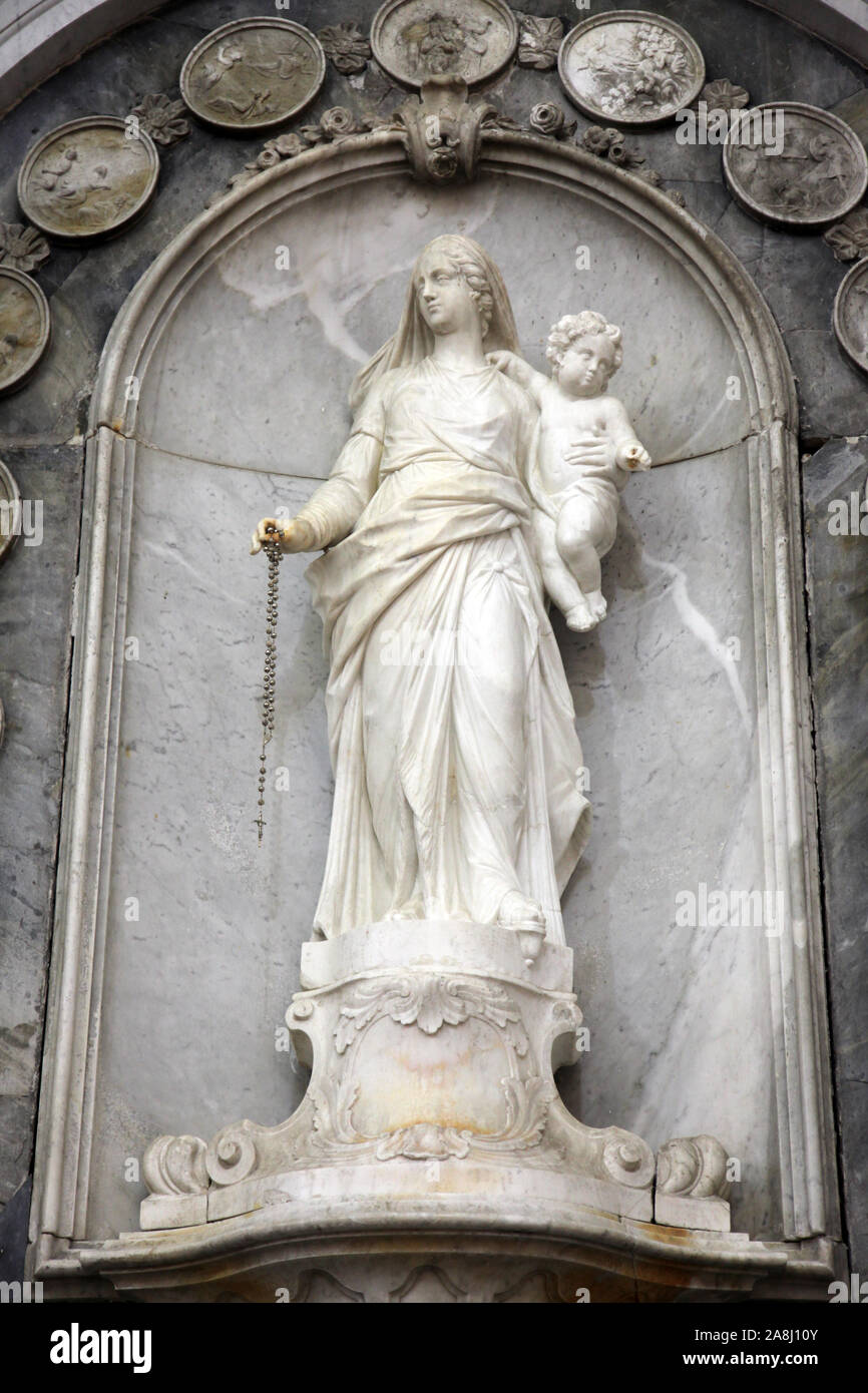 Notre Dame du Saint Rosaire, église catholique Saint Eustache à Dobrota, Monténégro Banque D'Images