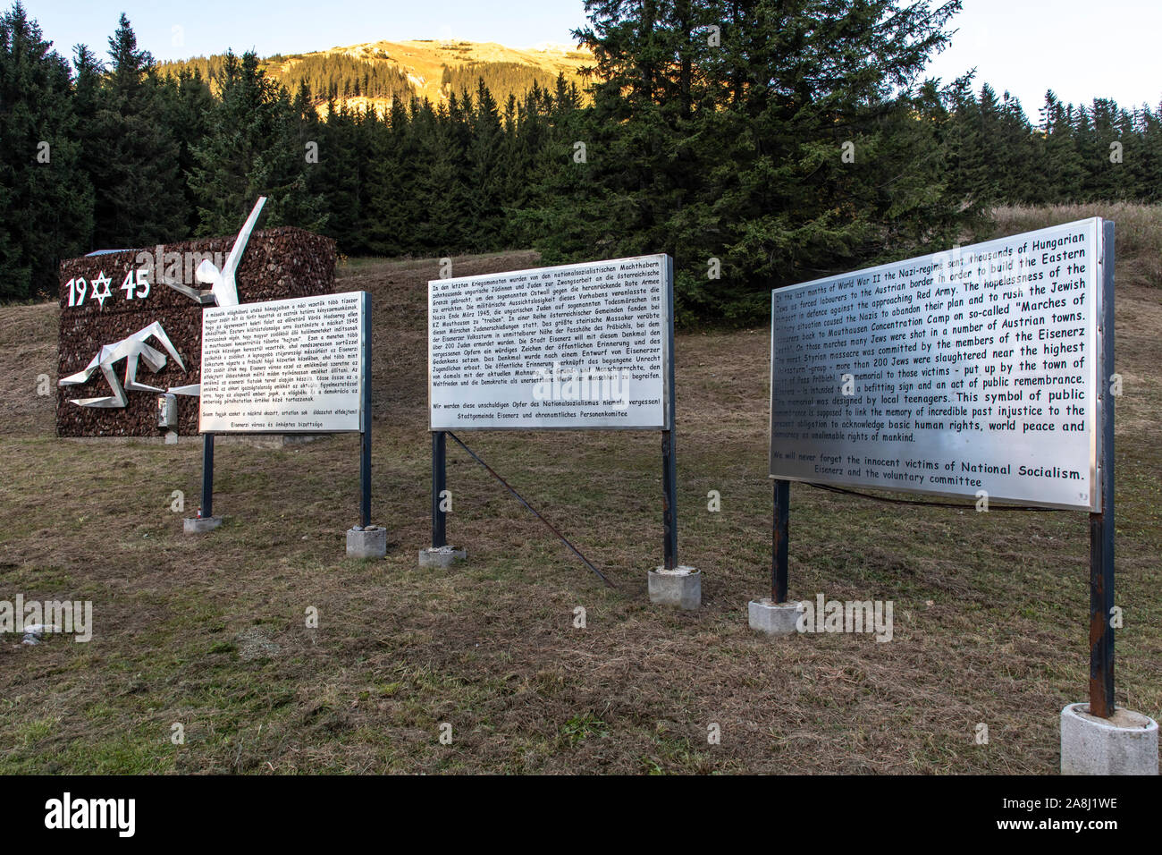 Praebichl la montagne près de eisenerz, Autriche : 27 octobre 2019 à murderd commémoratif de l'holocauste des Juifs sur leur chemin vers le camp de concentration de Mauthausen en 1945 Banque D'Images