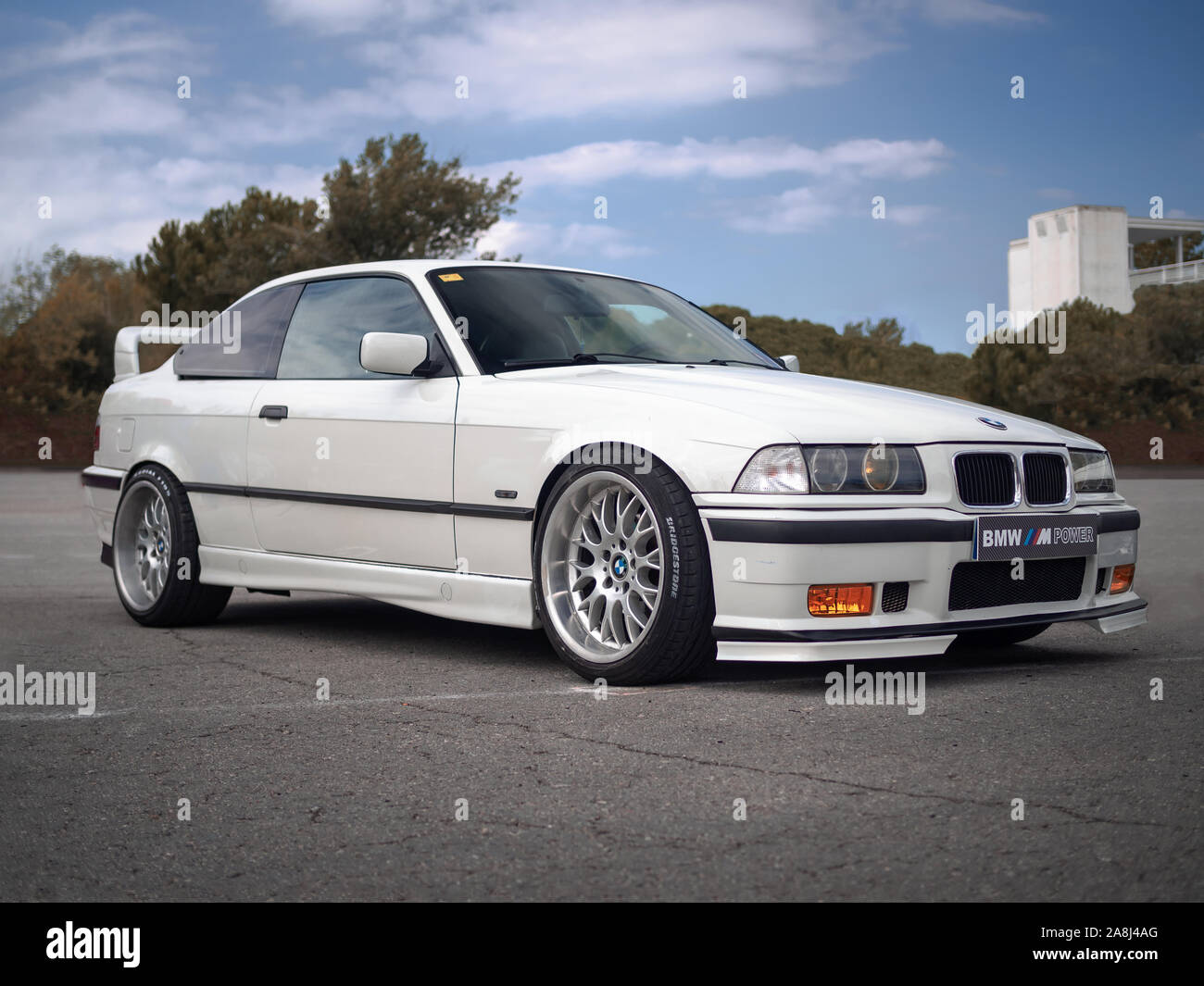 MONTMELO, ESPAGNE-29 septembre 2019 : 1993-2000 BMW 3 Series 323ti Compact  (E30) à des rues de ville Photo Stock - Alamy