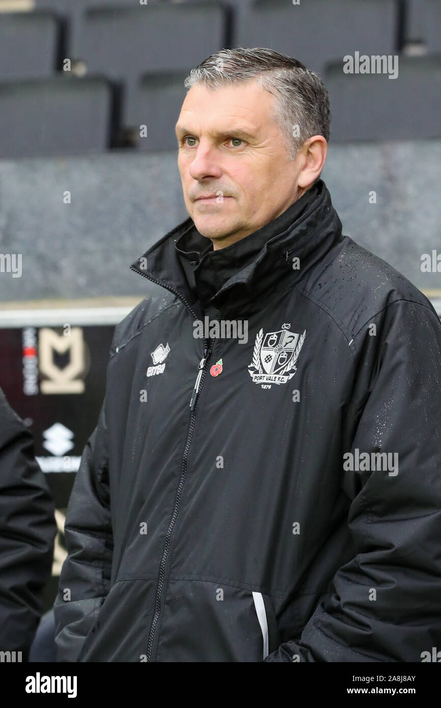 Stadium MK, Milton Keynes, UK. Nov 9, 2019. MILTON KEYNES, ANGLETERRE - 9 novembre Port Vale's manager John Askey avant le 1er tour de la FA Cup match entre MK Dons et Port Vale à Stade MK, Milton Keynes le samedi 9 novembre 2019. (Crédit : John Cripps | MI News) photographie peut uniquement être utilisé pour les journaux et/ou magazines fins éditoriales, licence requise pour l'usage commercial Crédit : MI News & Sport /Alamy Live News Banque D'Images