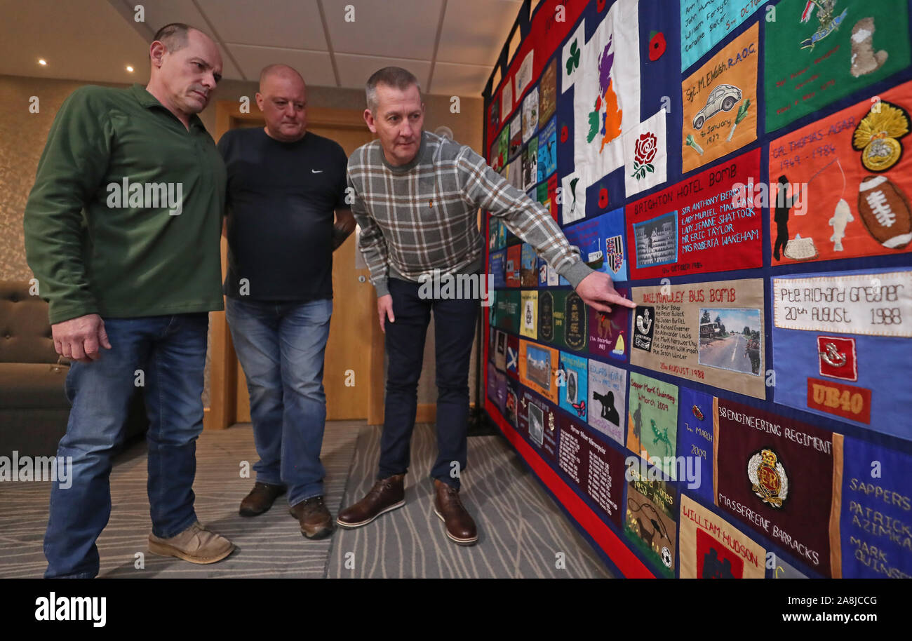 (De gauche à droite) d'anciens soldats Dave Hardy, Mike a appelé et James Leatherbarrow, qui a survécu à la bombe de l'IRA en 1988 bus Ballygally, à une réunion organisée par la Fondation du sud-est (Fermanagh SEFF) groupe de défense des victimes à l'hôtel à Silverbirch Omagh. Banque D'Images