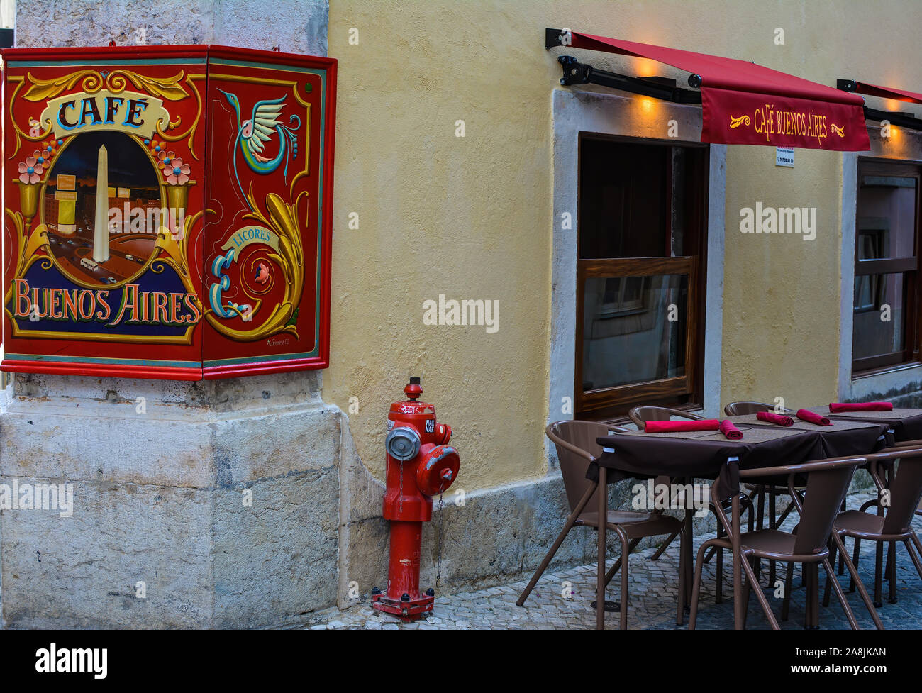 Lisbonne, Portugal - 30 OCTOBRE , 2017. Buenos Aires Café sur Calcada do Duque street dans la vieille ville de Lisbonne, l'attraction des touristes haut au Portugal Banque D'Images